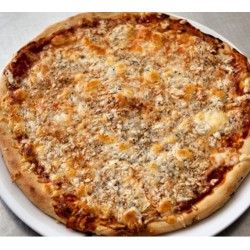 18. Pizza Quattro Formaggi slaninová (mozzarella, niva, eidam, Camembert, slanina)