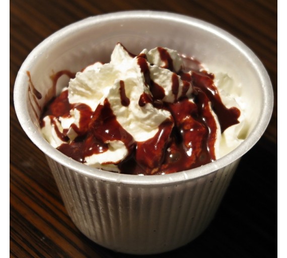 Palačinka  ARA s jahodami, tvarohem, Ara čokoládou a vanilkovou zmrzlinou